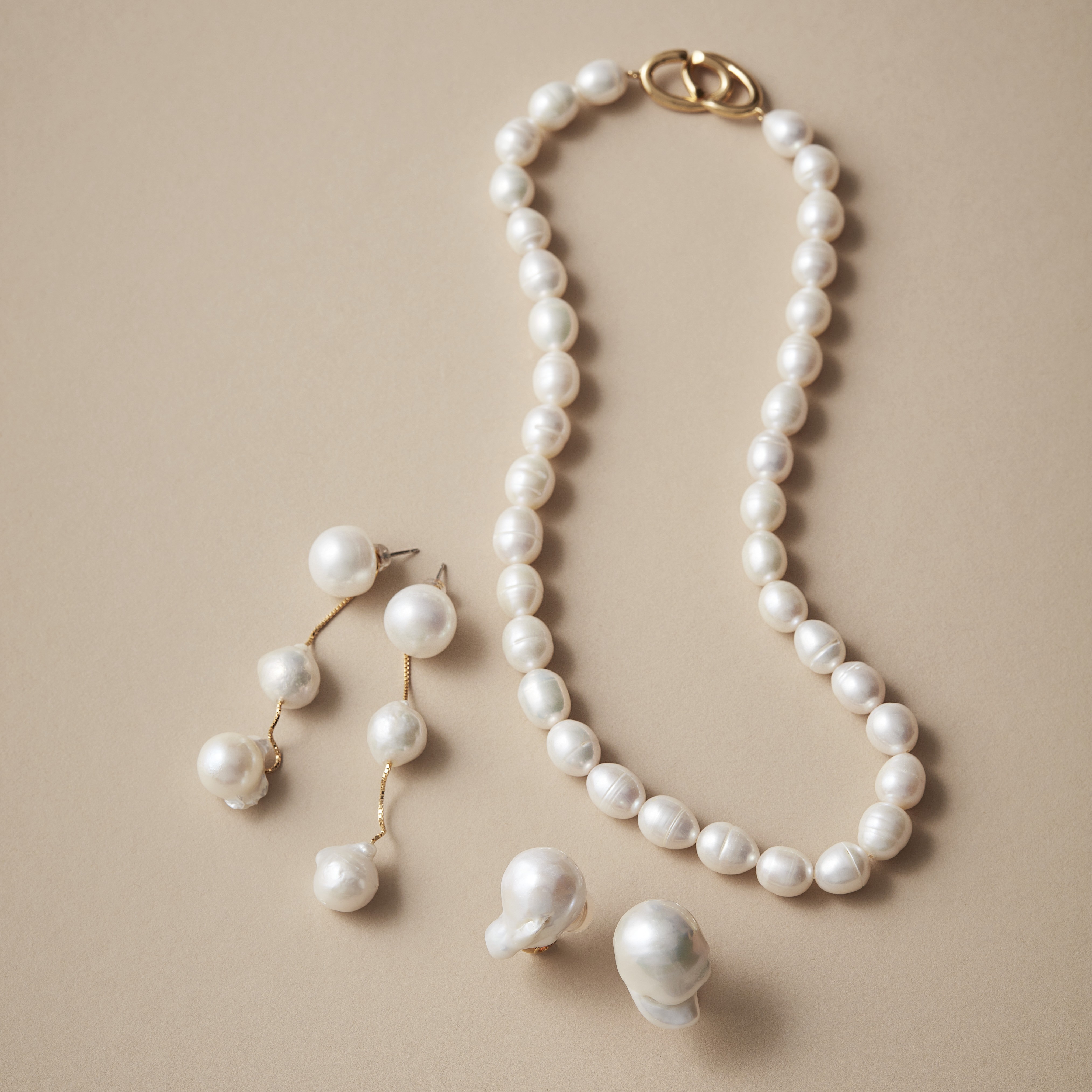 JU QUATRE（ジューカトル）のパールアクセサリーでシンプルを上品に。