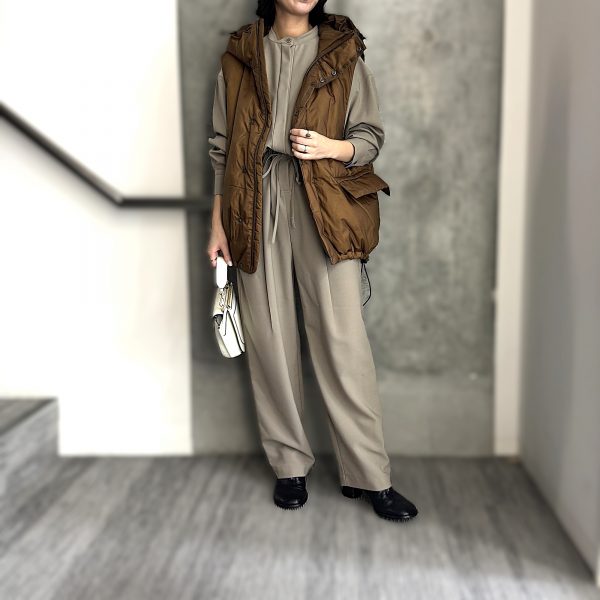 一枚で何通りも！REMI RELIEFのダウンベスト着回しコーデ術【40代ファッション】