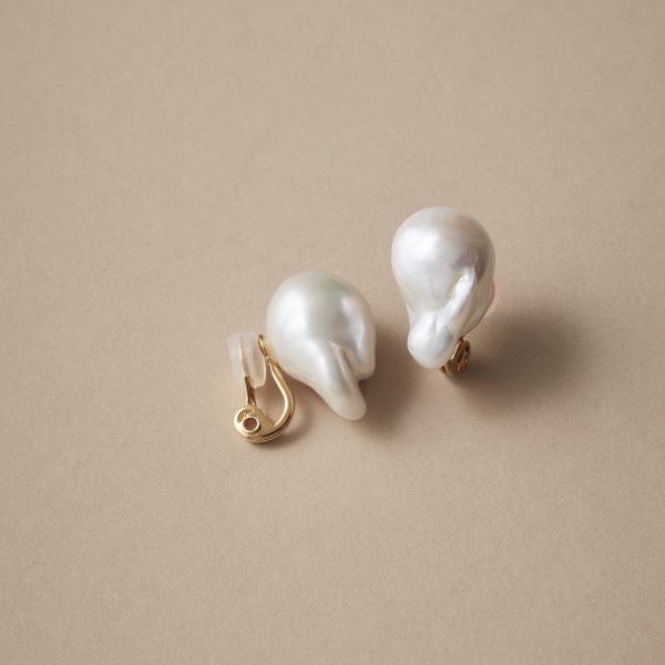 JU QUATRE（ジューカトル）のパールアクセサリーでシンプルを上品に。