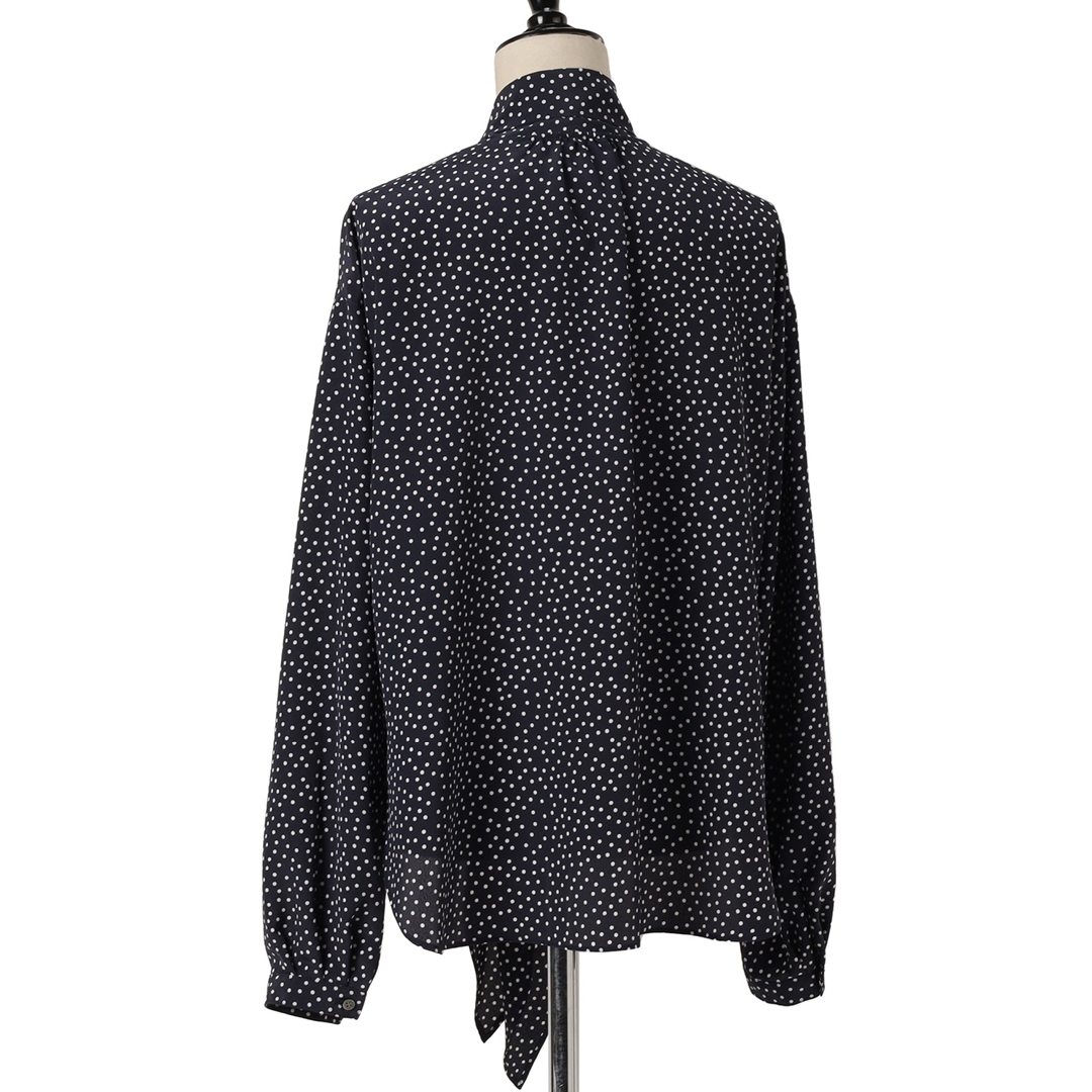 エムセブンデイズの【とろみ素材】エレガントドット柄ボウタイブラウスサブカット