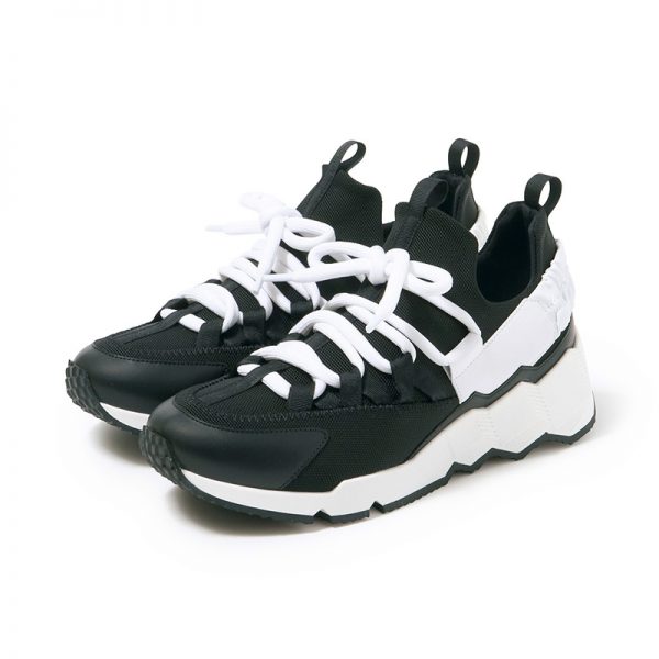 50代の装いに“効く”！ピエール アルディのバッグ＆靴 éclat2026年1月号特集