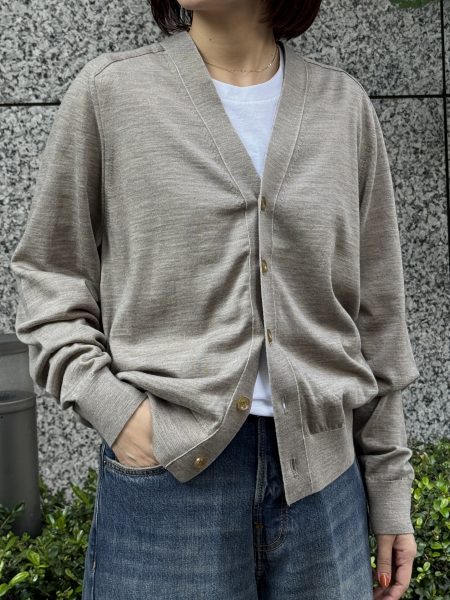 UMEDA
16GG V NECK CARDIGAN
￥39,600