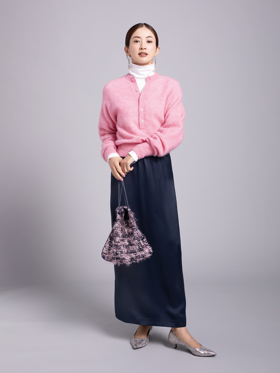 コルソローマ ノーヴェのシャーリングパンプスコーデ