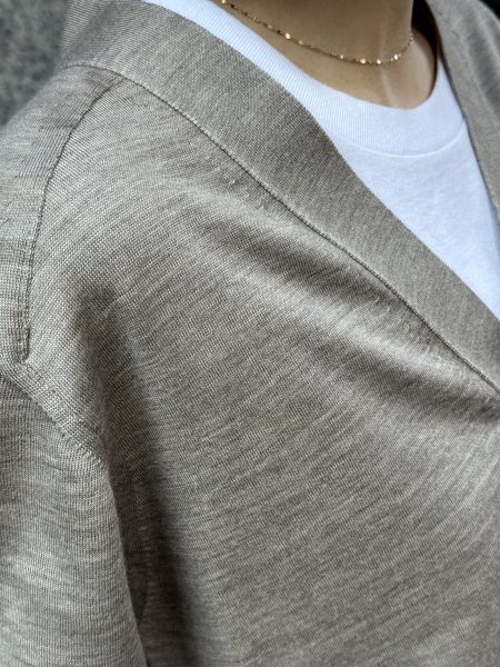 UMEDA
16GG V NECK CARDIGAN
￥39,600