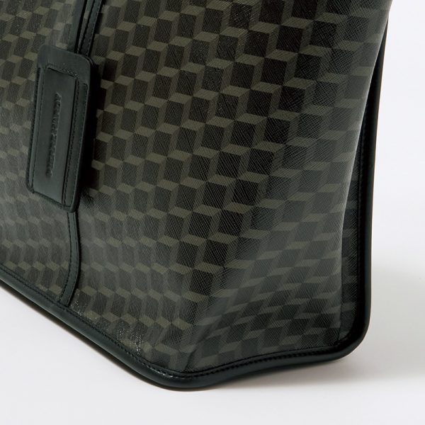 50代の装いに“効く”！ピエール アルディのバッグ＆靴 éclat2026年1月号特集