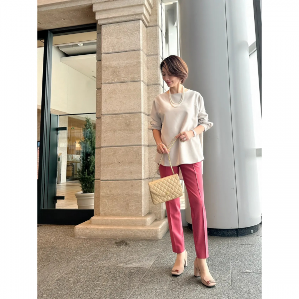【エクラ 華組　岡部みわこさん】COGTHEBIGSMOKE×eclat 、エクラ別注：オート色の万能ストレッチブラウス