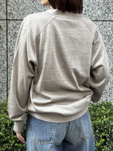 UMEDA
16GG V NECK CARDIGAN
￥39,600