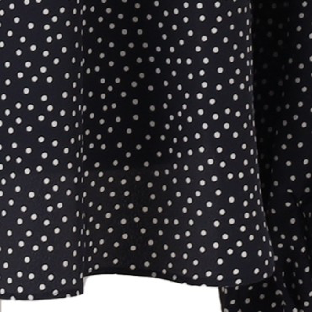 エムセブンデイズの【とろみ素材】エレガントドット柄ボウタイブラウス Fabric　feel