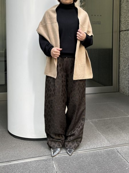 PROTAGONISTA
プロタゴニスタ
カーディガン風ストール
￥31,900（税込）
カラー：ベージュ