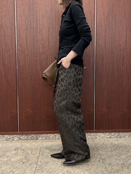 E by eclat
イーバイエクラ
レオパードジャカードパンツ
￥19,800（税込）
カラー：ブラウン、ネイビー