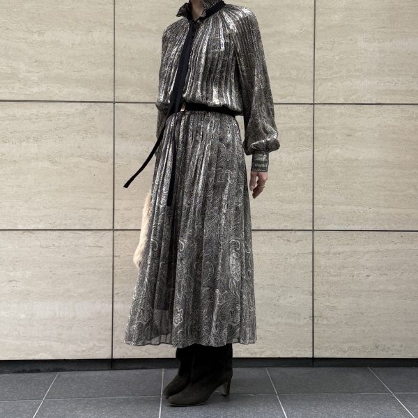 L’UNE×eclat【別注】ベルトつきプリーツドレス￥85,800