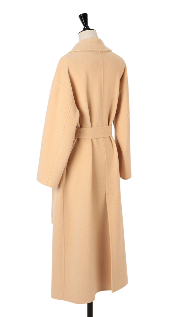 エムセブンデイズのふわ軽リバーロングコートサブカット