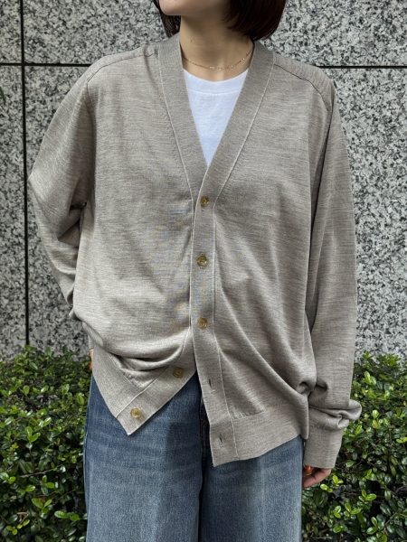 UMEDA
16GG V NECK CARDIGAN
￥39,600