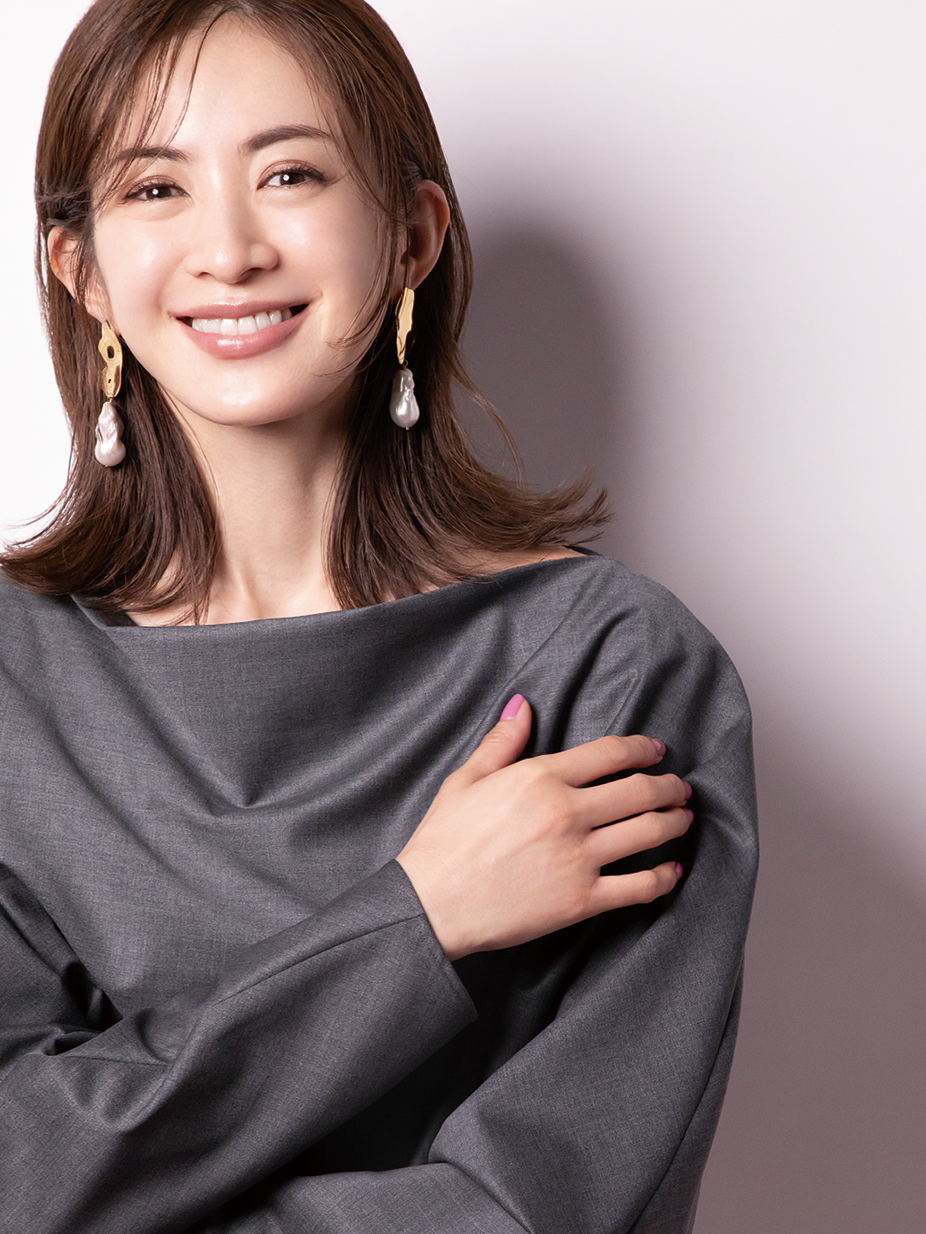 マージのBaroque pearl drop earringsコーデ