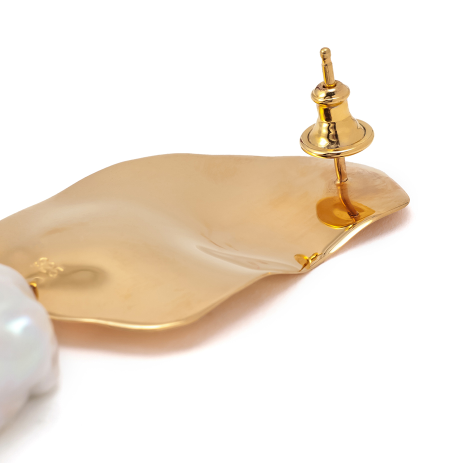 マージのBaroque pearl drop earringsサブカット