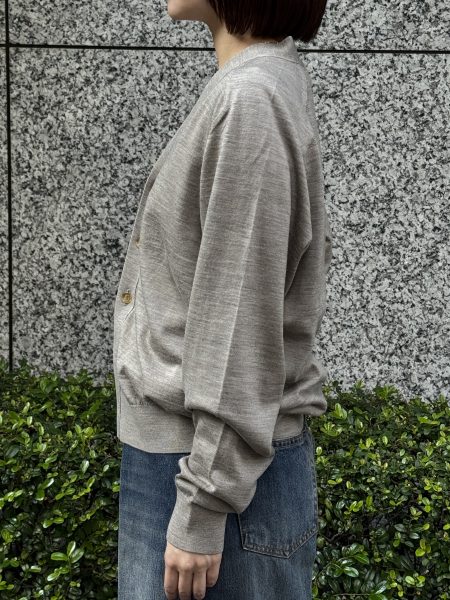 UMEDA
16GG V NECK CARDIGAN
￥39,600