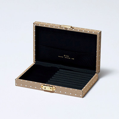 【2026年版】50代女性が選ぶ新年のラッキーアイテム｜エクラ別注の財布＆ジュエリーボックス éclat2026年1月号特集