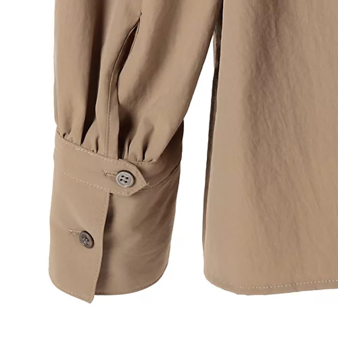 エムセブンデイズのハリ感ボウタイブラウスサブカット