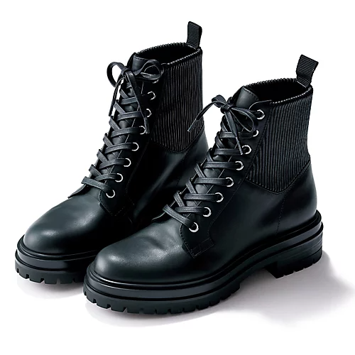 Gianvito Rossi
レースアップコンバットブーツ
￥178,200 