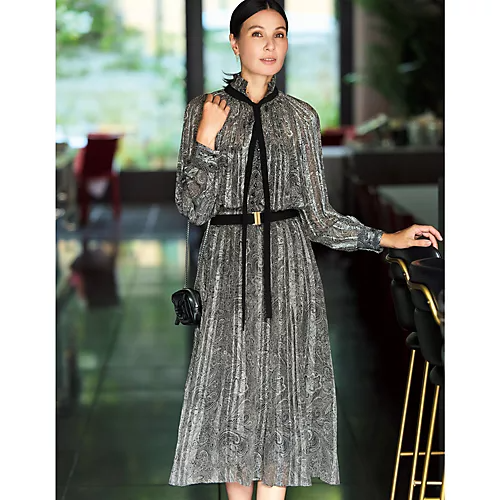 L’UNE×eclat
【別注】ベルトつきプリーツドレス
￥85,800