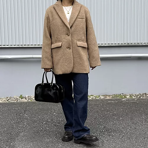 【50代 ファッション】軽さと暖かさを両立！真冬まで使えるアウターコーデ5選