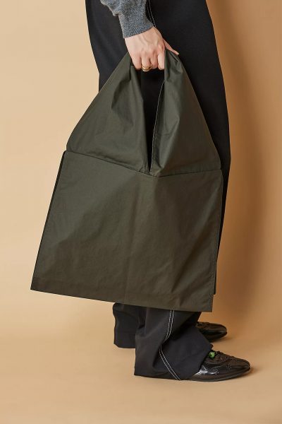 Baserange

SMALL HALE BAG

￥25,410