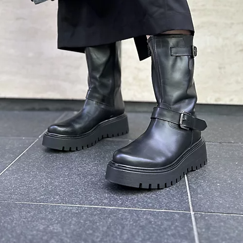 CORSO ROMA，9
エンジニアブーツ
￥37,400