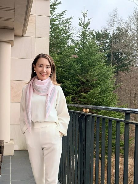 【エクラ 華組　倉爪佐和さん】eclat premium通販　カシミヤ三角ストールのセルフスタイリング企画に参加