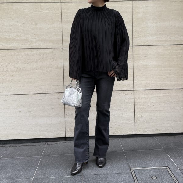 【50代 パンツ】脚長見え＆抜群のはき心地！「エクラ別注SURTストレッチデニム」骨格別おすすめ3コーデ