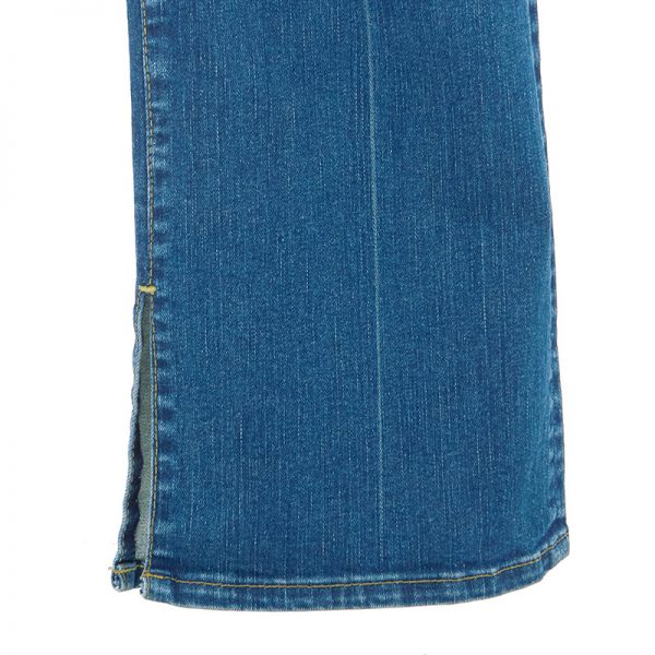 SURT×エクラ別注「毎日はきたいストレッチデニム」誕生！ éclat2026年2・3月合併号特集