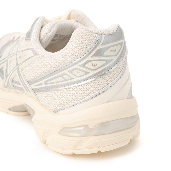 大人の足元に映える光と快適さ。ASICS GEL-1130 HOLIDAYパック