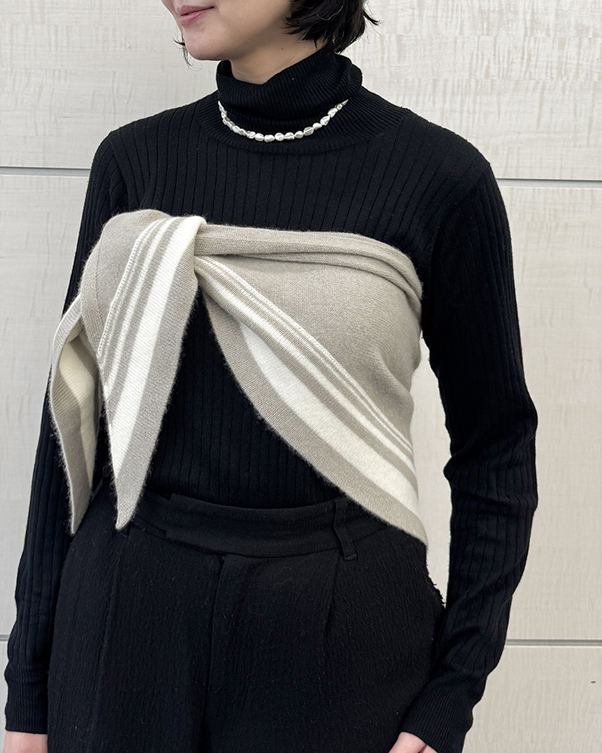 ストールの巻き方6選｜冬コーデを格上げするカシミヤ三角ストール【E by eclat・50代ファッション】