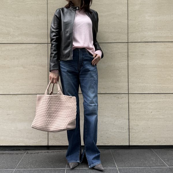 【50代 パンツ】脚長見え＆抜群のはき心地！「エクラ別注SURTストレッチデニム」骨格別おすすめ3コーデ