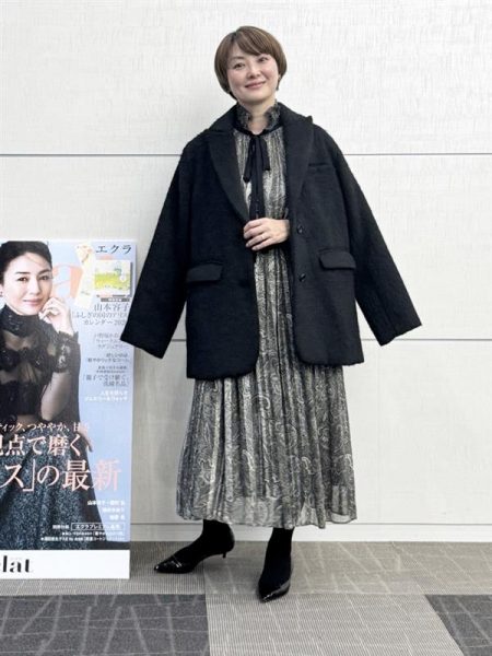 華やかなシーンでひと際存在感を放つ「L’UNE×eclat ・【別注】ベルトつきプリーツドレス」【50代ファッション】