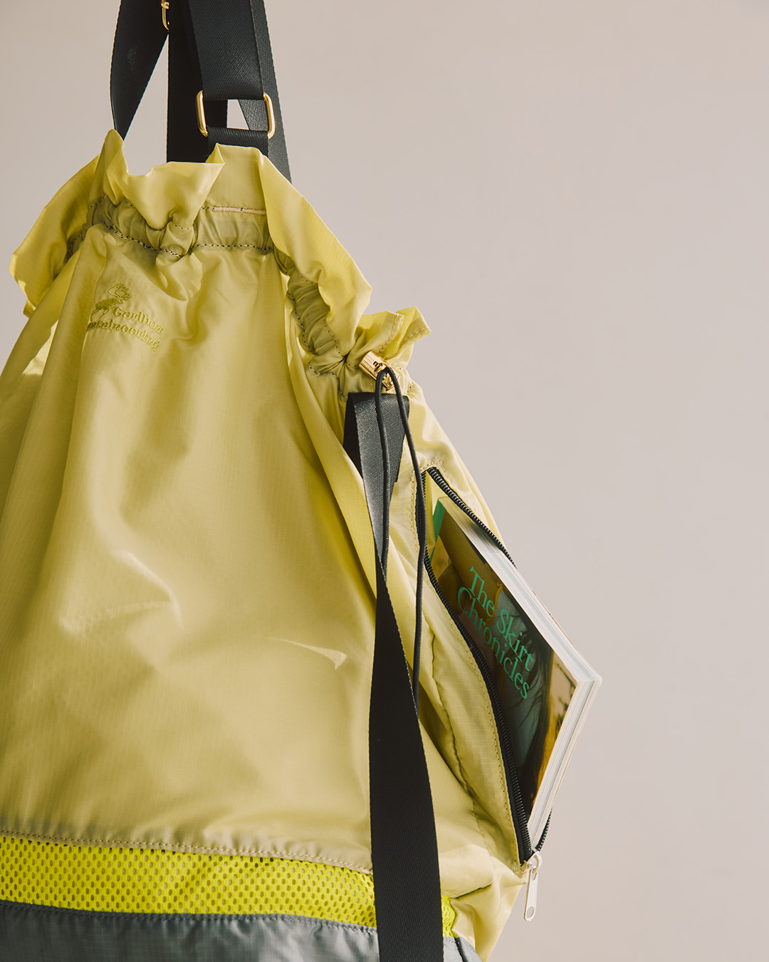 【suadeo × CARIBOU MOUNTAINEERING】 旅やジムにも！完全別注の3WAYバッグで春を先取り | GOOD THINGS Vol.94