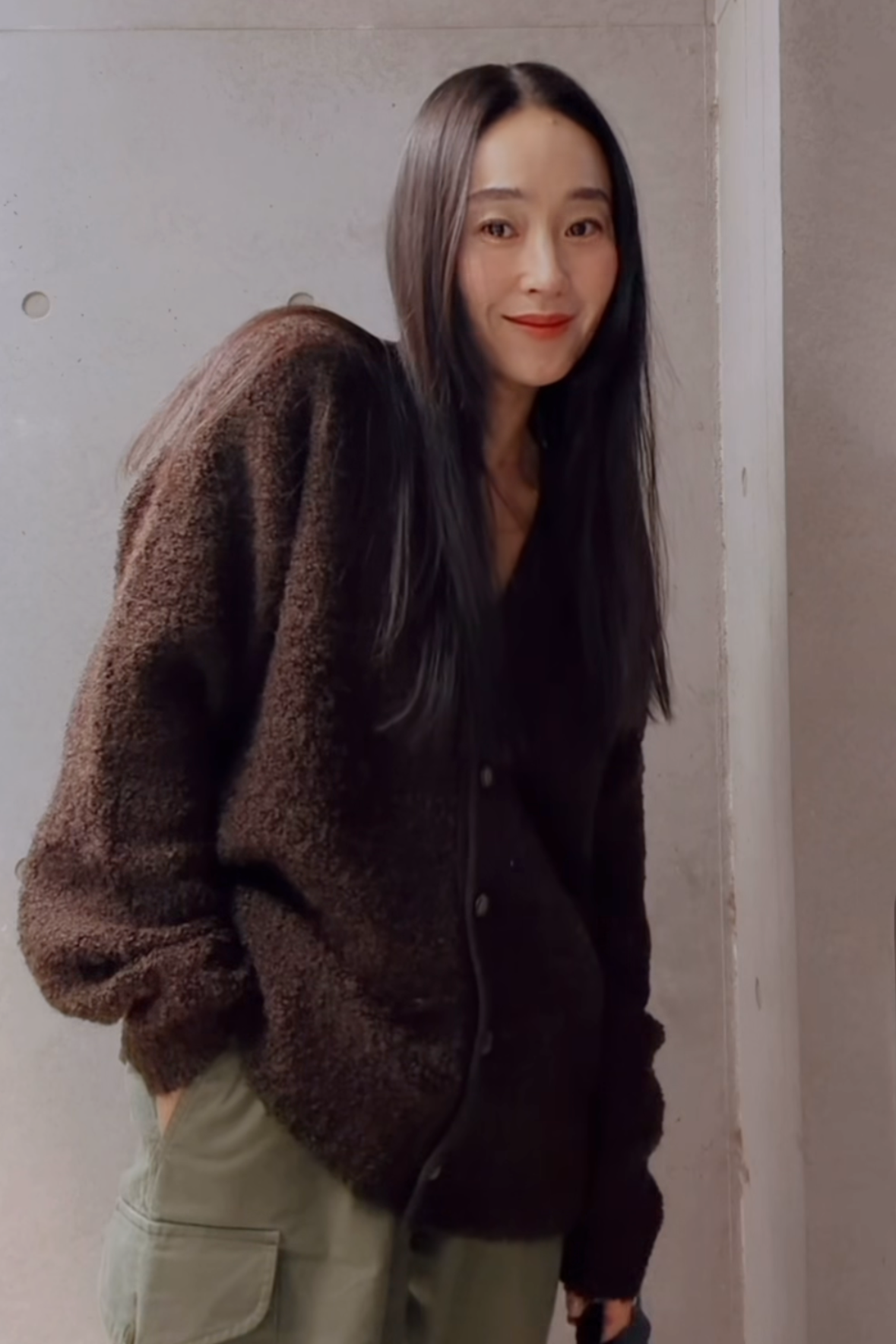 【長屋なぎささんのリアルSNAP】suadeo×亀恭子さんコラボ「ブークレーニットカーディガン」を着用いただきました!