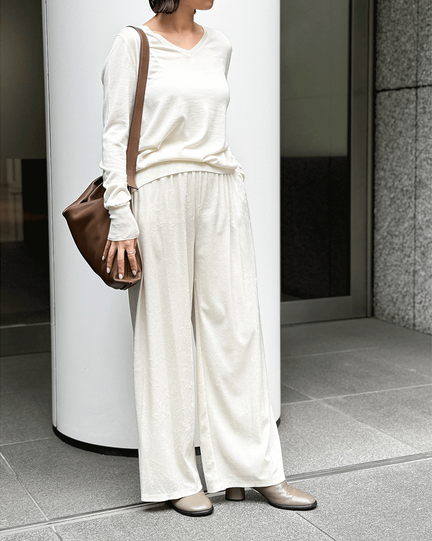 旅行・お出かけに最適！大人のための上品「ベロアパンツ」が優秀すぎる【E by eclat・50代ファッション】