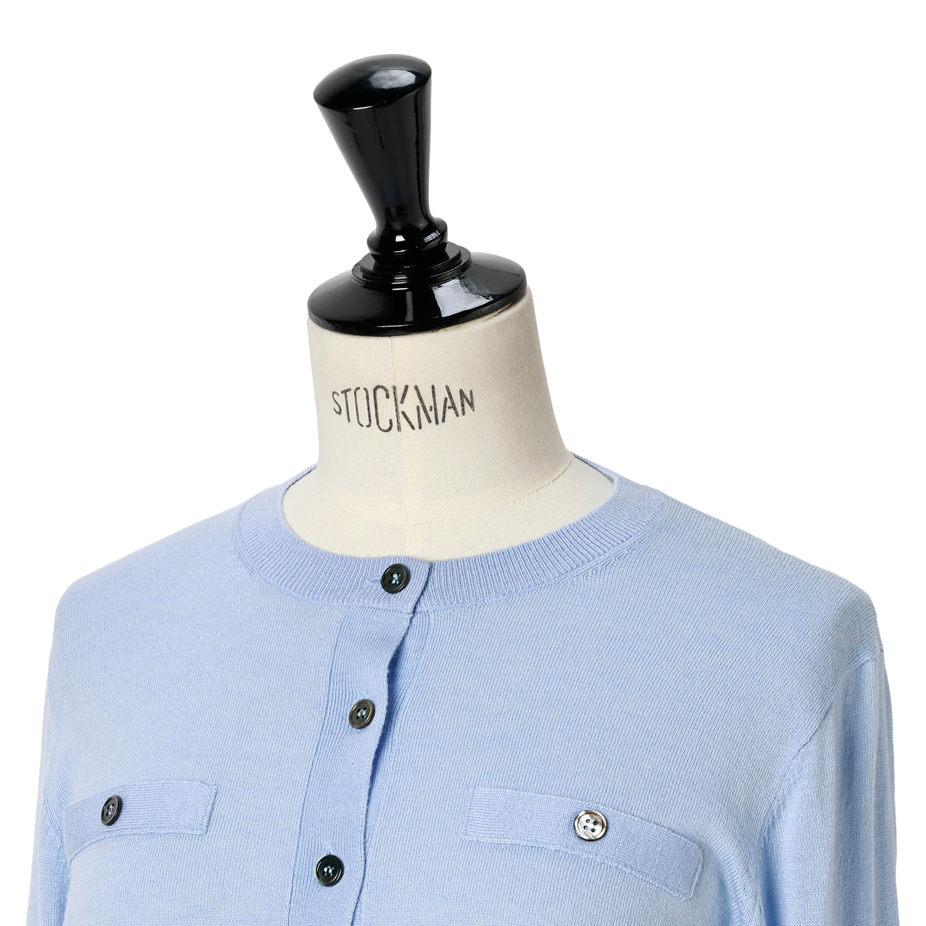 エムセブンデイズのフェイクポケットつきカーディガンサブカット