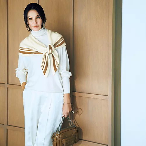 E by eclatカシミヤ三角ストール￥18,700