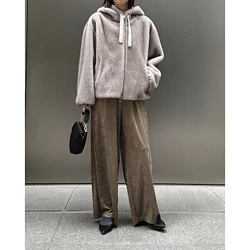 E by eclatきれいめベロアパンツ¥18,700