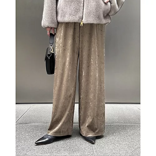 E by eclatきれいめベロアパンツ¥18,700