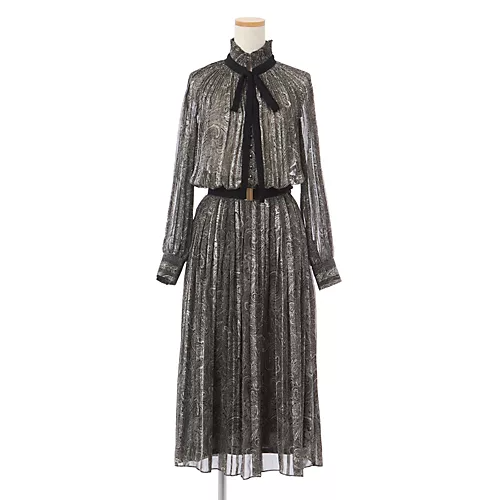 L’UNE×eclat【別注】ベルトつきプリーツドレス¥85,800