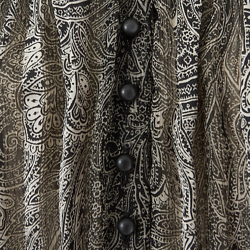 華やかなシーンでひと際存在感を放つ「L’UNE×eclat ・【別注】ベルトつきプリーツドレス」【50代ファッション】