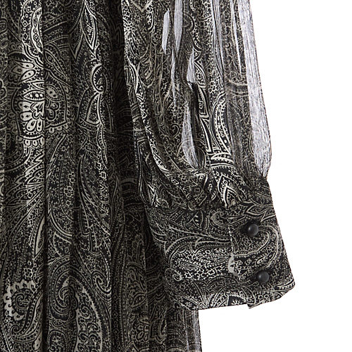 華やかなシーンでひと際存在感を放つ「L’UNE×eclat ・【別注】ベルトつきプリーツドレス」【50代ファッション】