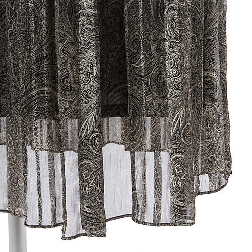 華やかなシーンでひと際存在感を放つ「L’UNE×eclat ・【別注】ベルトつきプリーツドレス」【50代ファッション】