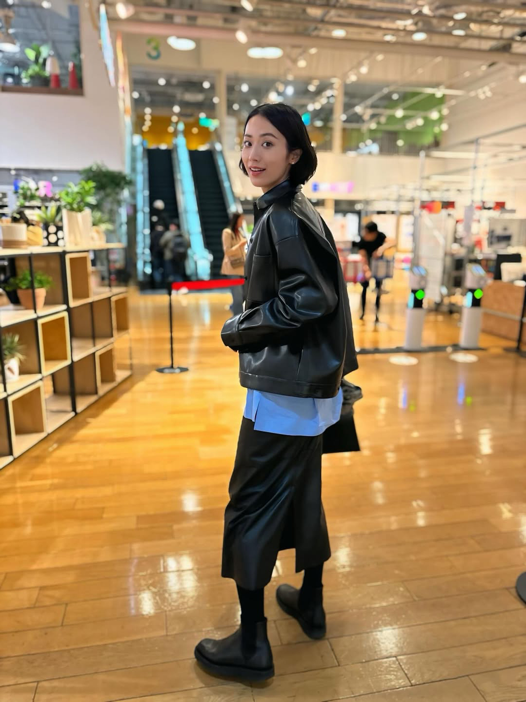 【牧野紗弥さんのリアルSNAP】suadeo×亀恭子さんコラボ「レザー風ジャケット」を着用いただきました!