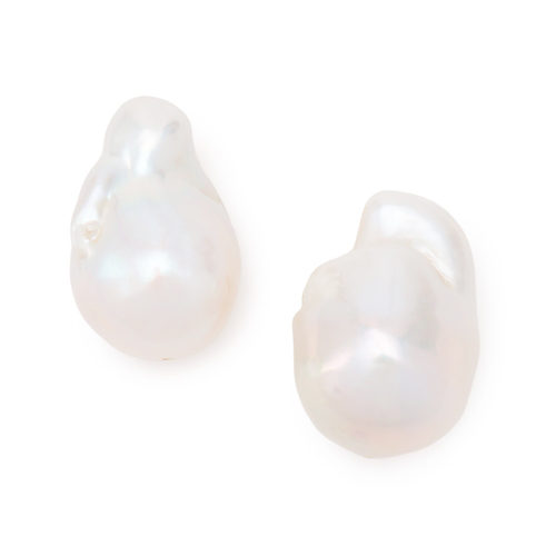 冬の定番アウターを更新。「中綿入りトレンチショートコート」の着こなしアイデア【40代ファッション】