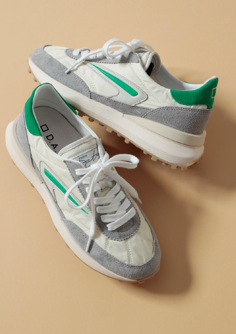 大人は楽なオシャレがしたいからスニーカーこそ更新!きれいめ靴はローヒールをセレクト!