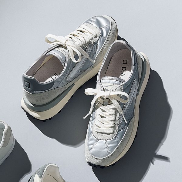 【50代 スニーカー】クリーンカラーの春スニーカー3選 éclat premium2026年3月号特集