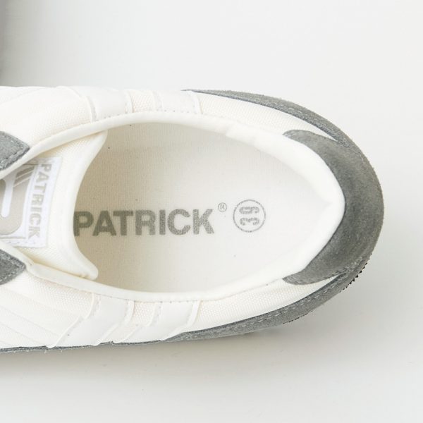 【50代 スニーカー】クリーンカラーの春スニーカー3選 éclat premium2026年3月号特集